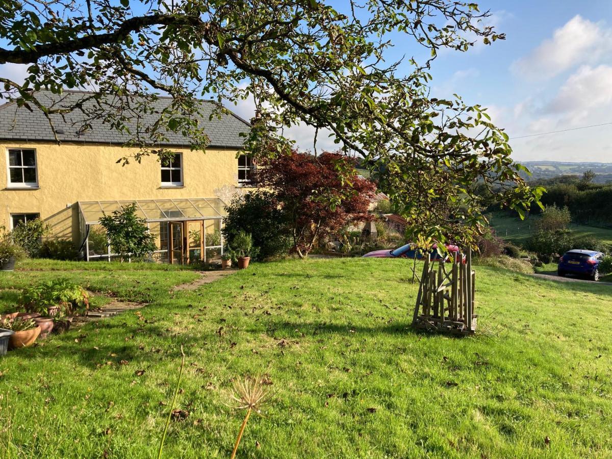 Frizenham Farmhouse Little Torrington Exterior foto